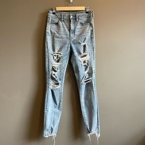 American Eagle 360 Next Level Stretch light Wash Ripped Jeans Size 6